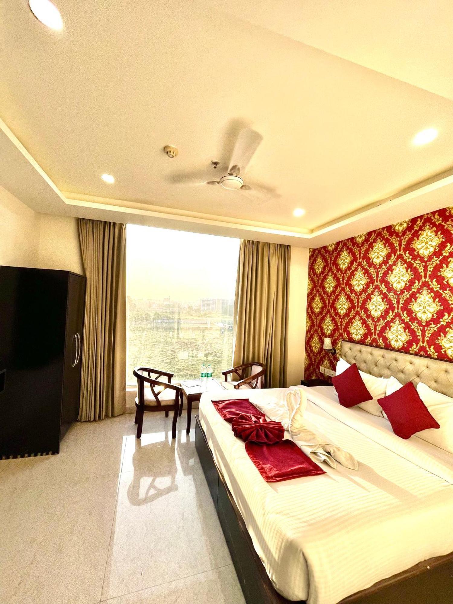 Hotel Northview Park By Lycoris !! Top Rated & Most Awarded Property In Tricity Zirakpur Luaran gambar